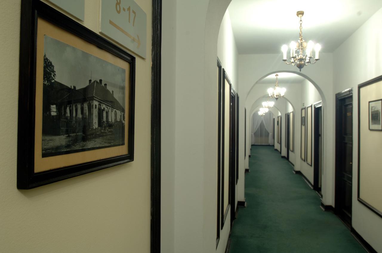 Hotel "Zajazd Napoleonski" Varşovia Exterior foto