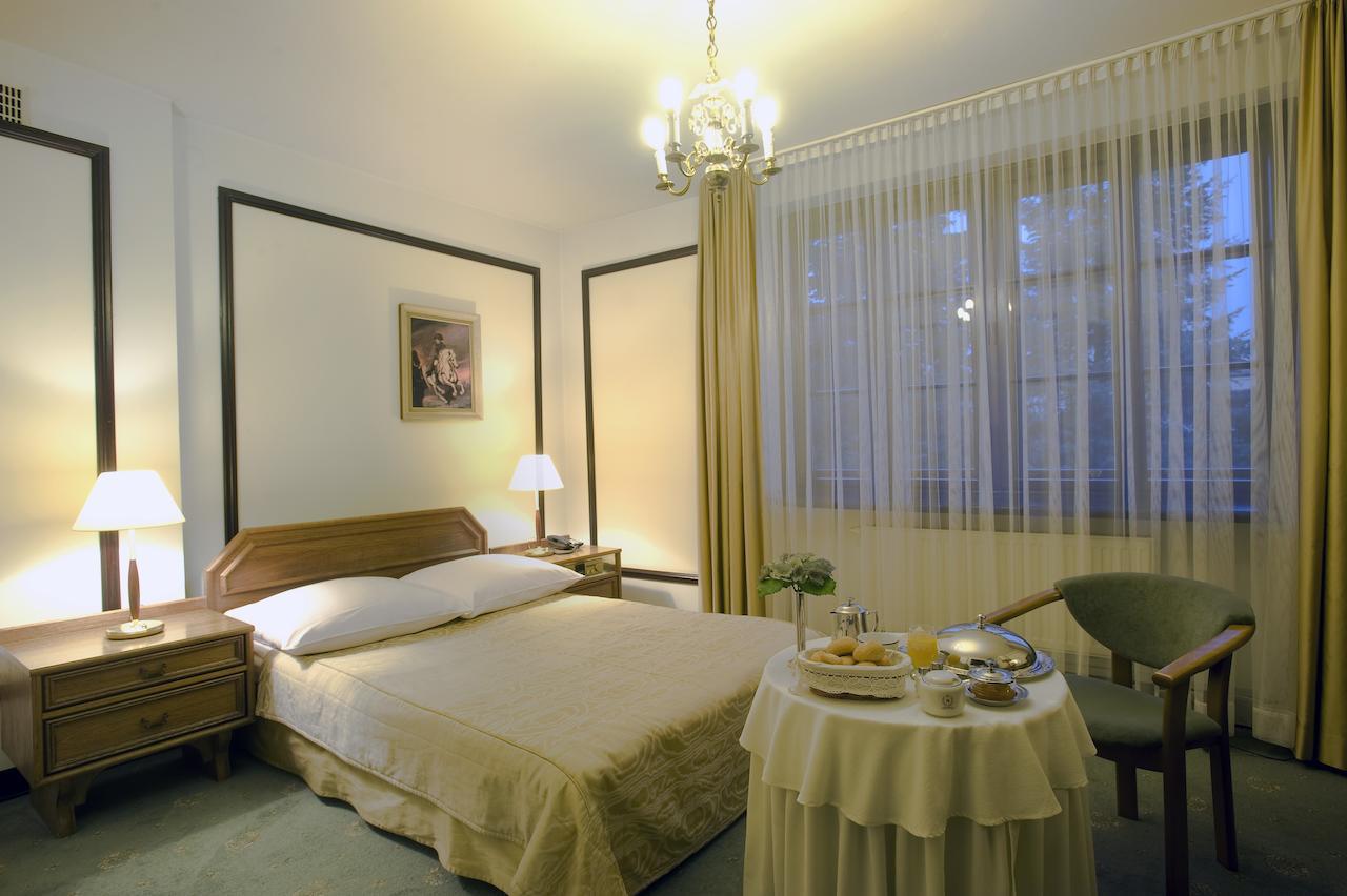 Hotel "Zajazd Napoleonski" Varşovia Cameră foto