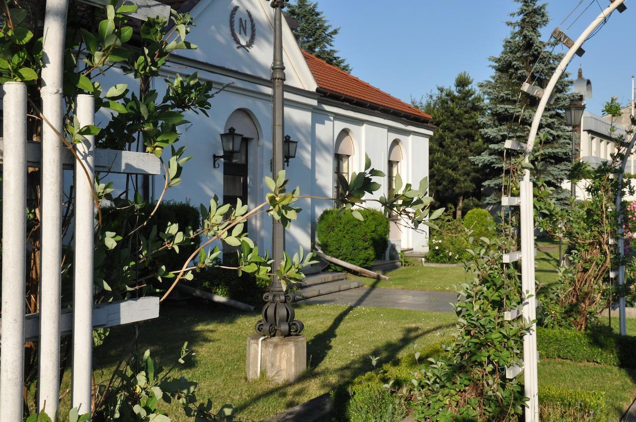 Hotel "Zajazd Napoleonski" Varşovia Exterior foto